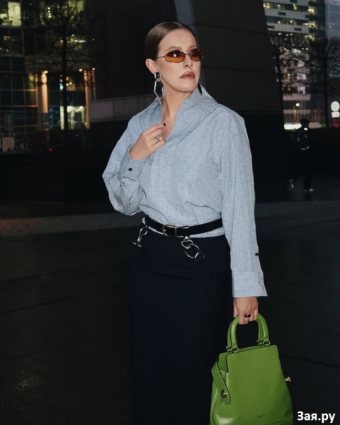 Ксения Собчак высмеяла свой новый образ на девятое мая Ксения Собчак высмеяла свой новый образ на девятое мая