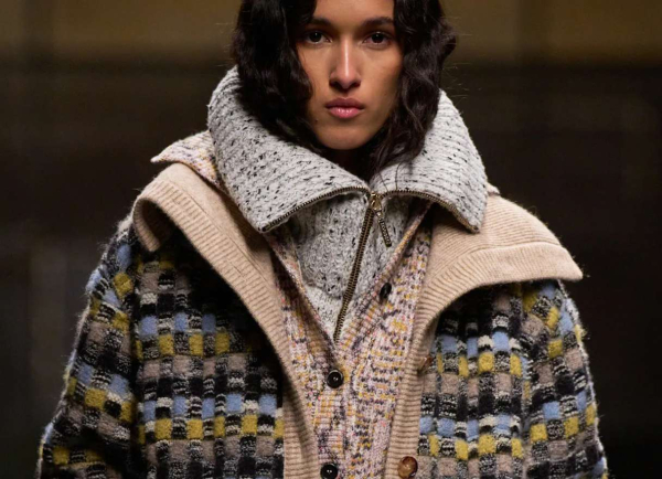 Утепляемся стильно: какие свитеры в моде осенью 2025 Утепляемся стильно: какие свитеры в моде осенью 2025