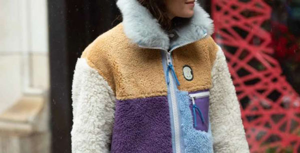 Под лаской плюшевого пледа: как и с чем носить флисовые толстовки