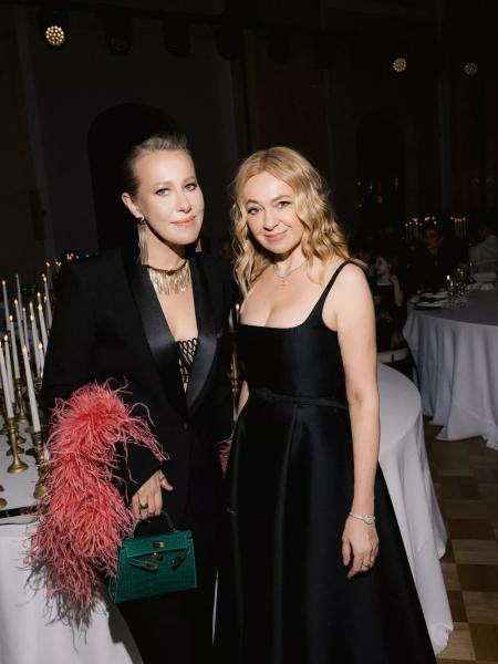 Собчак, Валерия, Рудковская, Крутой: кто был на презентации нового клипа Димы Билана
Собчак, Валерия, Рудковская, Крутой: кто был на презентации нового клипа Димы Билана