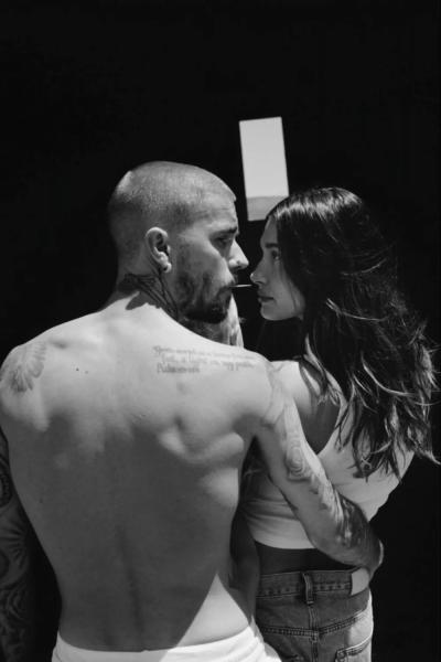 Джастин Бибер опубликовал очень личные фото с сыном и женой и выпустил новый альбом
Джастин Бибер опубликовал очень личные фото с сыном и женой и выпустил новый альбом