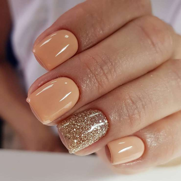 На свидание с августом: топ−5 идей теплого маникюра, чтобы проводить лето стильно На свидание с августом: топ−5 идей теплого маникюра, чтобы проводить лето стильно