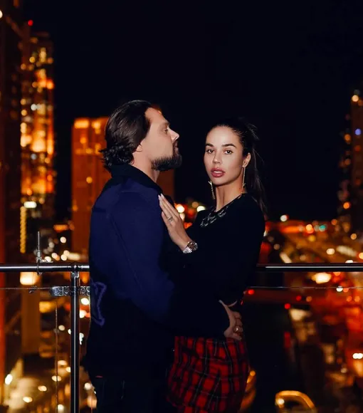 Фальшивые украшения, долги и иски: чем известен Марк Пугачев, обвиняющий Анну Седокову в смерти Яниса Тиммы