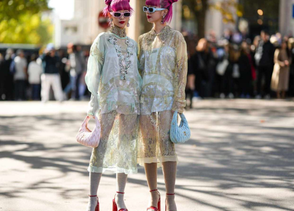 Предельная откровенность: как вписать в летний гардероб прозрачные платья Предельная откровенность: как вписать в летний гардероб прозрачные платья