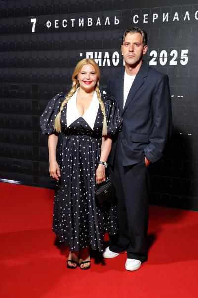 Нино Нинидзе, Ирина Пегова, Анна Банщикова и другие на фестивале сериалов в Иваново
Нино Нинидзе, Ирина Пегова, Анна Банщикова и другие на фестивале сериалов в Иваново