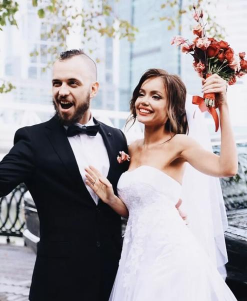 Рэпер ST сделал предложение Ассоль в годовщину свадьбы
Рэпер ST сделал предложение Ассоль в годовщину свадьбы