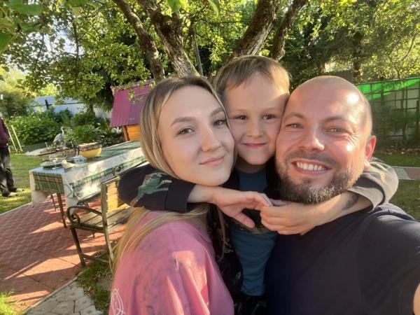 «Дети помогли встать на ноги»: Ярослав Сумишевский о пережитой трагедии, непростых вопросах сына и обретенном личном счастье «Дети помогли встать на ноги»: Ярослав Сумишевский о пережитой трагедии, непростых вопросах сына и обретенном личном счастье