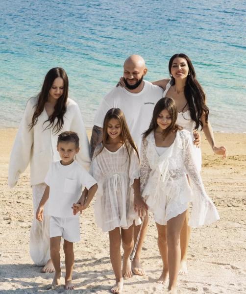 Оксана Самойлова разводится с Джиганом
Оксана Самойлова разводится с Джиганом