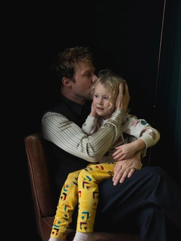 Даниил Воробьев о дочке, растущих гонорарах и мистике «Жара»: «Я убрал все лишнее и начинаю эпоху сути» Даниил Воробьев о дочке, растущих гонорарах и мистике «Жара»: «Я убрал все лишнее и начинаю эпоху сути»