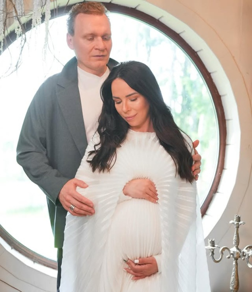 Сергей Сафронов поделился милыми фото жены в день ее рождения Сергей Сафронов поделился милыми фото жены в день ее рождения