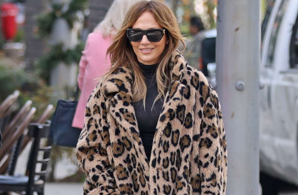 Леопардовое пальто — главный хищник зимы: как носить и не промахнуться со стилем Леопардовое пальто — главный хищник зимы: как носить и не промахнуться со стилем