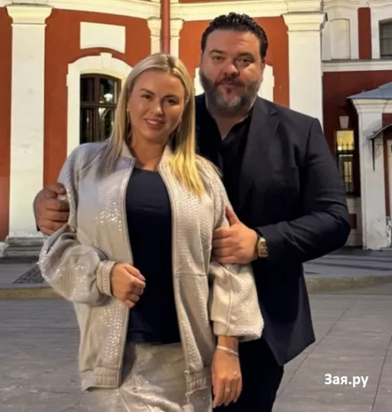 Анна Семенович заговорила о браке своего возлюбленного Анна Семенович заговорила о браке своего возлюбленного