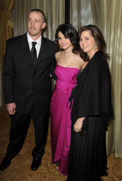 Мать Селены Гомес взяла миллионные кредиты, чтобы оплатить ее стартап
Мать Селены Гомес взяла миллионные кредиты, чтобы оплатить ее стартап