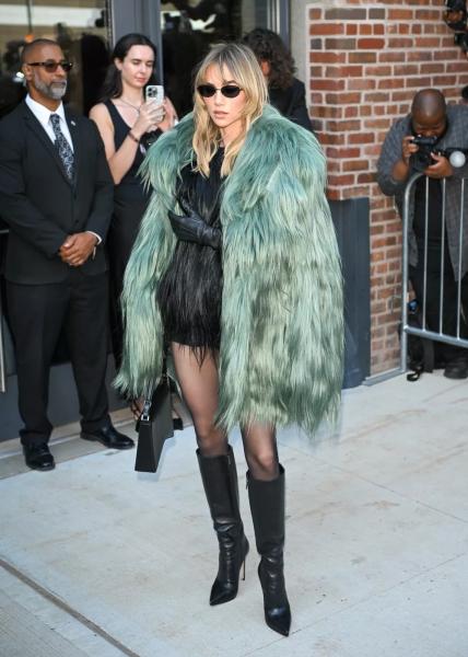 Гвинет Пэлтроу, Сьюки Уотерхаус и Оливия Уайлд на показе в Нью-Йорке
Гвинет Пэлтроу, Сьюки Уотерхаус и Оливия Уайлд на показе в Нью-Йорке