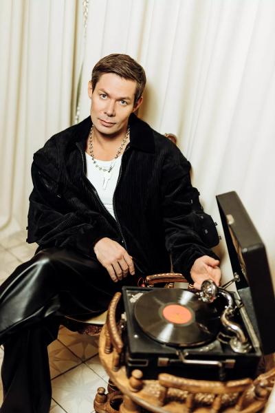 Стас Пьеха: "Хочу понять себя и то, как все устроено в этом мире"
Стас Пьеха: "Хочу понять себя и то, как все устроено в этом мире"