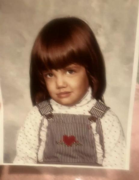 
                Как Кэти Холмс выглядела в детстве &mdash; редкое фото из семейного альбома звезды            