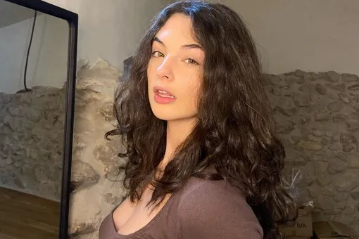 Модель и полиглот: интересные факты о дочери Моники Беллуччи Деве Кассель Модель и полиглот: интересные факты о дочери Моники Беллуччи Деве Кассель