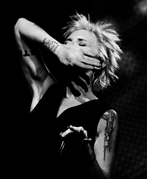 Жизнь, слезы и любовь главной рок-леди Дианы Арбениной: «Я стараюсь сохранить то, что имею, но не все зависит от меня» Жизнь, слезы и любовь главной рок-леди Дианы Арбениной: «Я стараюсь сохранить то, что имею, но не все зависит от меня»