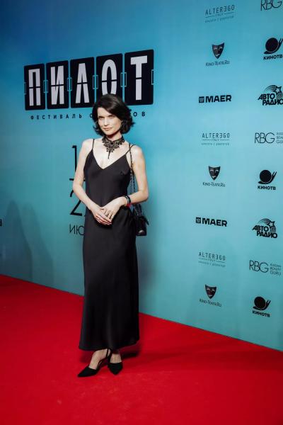 Нино Нинидзе, Ирина Пегова, Анна Банщикова и другие на фестивале сериалов в Иваново
Нино Нинидзе, Ирина Пегова, Анна Банщикова и другие на фестивале сериалов в Иваново