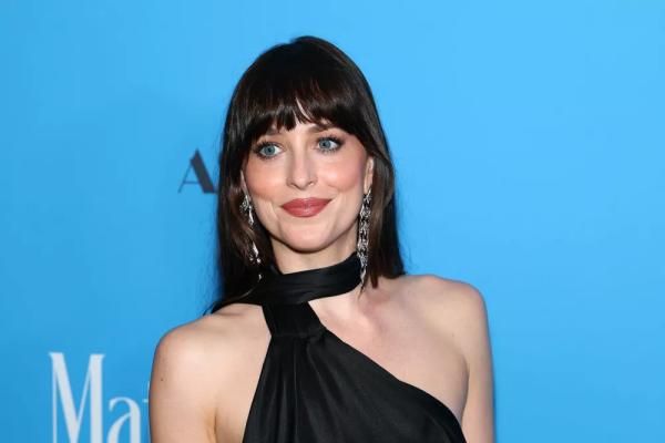 Дакота Джонсон грубо прокомментировала свой разрыв с Крисом Мартином
Дакота Джонсон грубо прокомментировала свой разрыв с Крисом Мартином