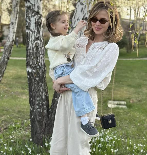 
                Алекса о начале отношений с мужем: "Когда мне делали аборт, его бывшая девушка рожала"            