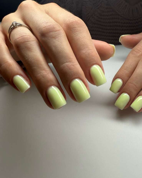 Сочный лимон, небанальный френч и не только: трендовый маникюр начала лета Сочный лимон, небанальный френч и не только: трендовый маникюр начала лета