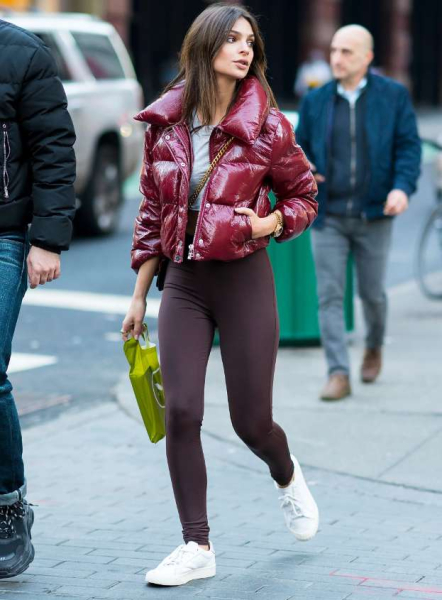 Не только для спорта и прогулки: как стилизовать легинсы этой весной и летом