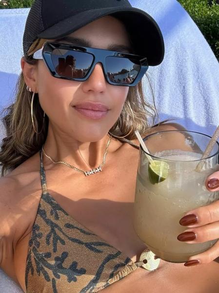 Гольф и бассейн: Джессика Альба провела насыщенные выходные с подругами
Гольф и бассейн: Джессика Альба провела насыщенные выходные с подругами