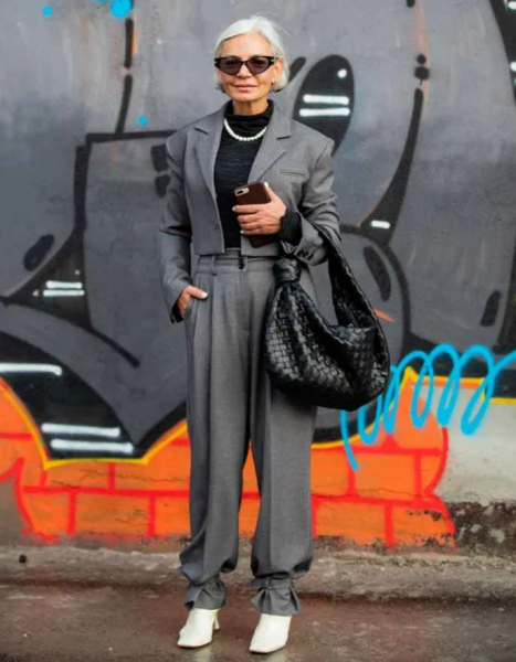 Цвет, фактура, силуэт: как одеваться актуально этой весной и летом в возрасте 40+ Цвет, фактура, силуэт: как одеваться актуально этой весной и летом в возрасте 40+