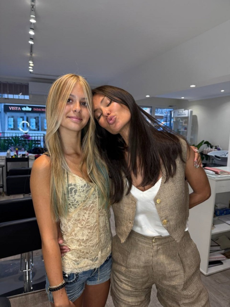 Дочка Виктории Бони физически выгнала маму из своей комнаты (видео) Дочка Виктории Бони физически выгнала маму из своей комнаты (видео)