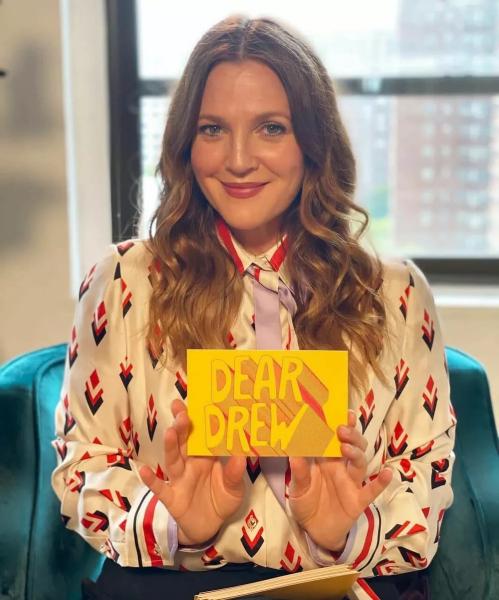 Майкл Дуглас вспомнил, как познакомился с Дрю Бэрримор — она работала официанткой
Майкл Дуглас вспомнил, как познакомился с Дрю Бэрримор — она работала официанткой