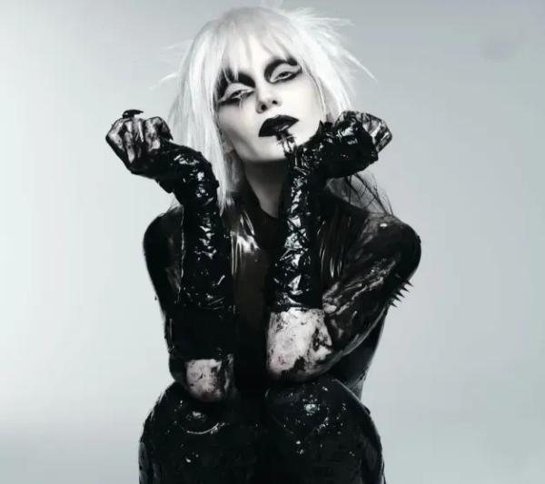 "А такая певица была". В сети обсуждают новый образ Глюкозы "А такая певица была". В сети обсуждают новый образ Глюкозы