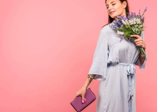 Платье-халат: кому эта модель особенно к лицу и какую обувь к ней подобрать Платье-халат: кому эта модель особенно к лицу и какую обувь к ней подобрать