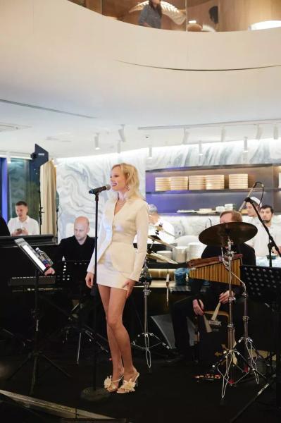 Zivert, Елизавета Базыкина, Полина Гагарина, Леонид Ярмольник на звездной вечеринке в Москве
Zivert, Елизавета Базыкина, Полина Гагарина, Леонид Ярмольник на звездной вечеринке в Москве