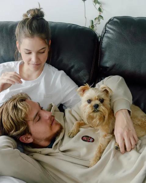 Самая милая пара: трогательная история любви Барбары Палвин и Дилана Спроуса Самая милая пара: трогательная история любви Барбары Палвин и Дилана Спроуса