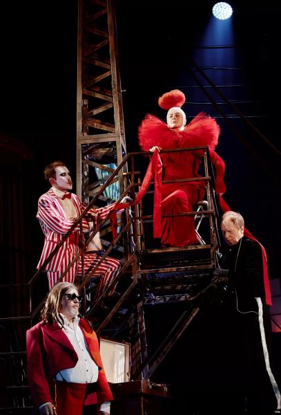 Екатерина и Александр Стриженовы, Агриппина Стеклова и другие на театральной премьере в Москве
Екатерина и Александр Стриженовы, Агриппина Стеклова и другие на театральной премьере в Москве