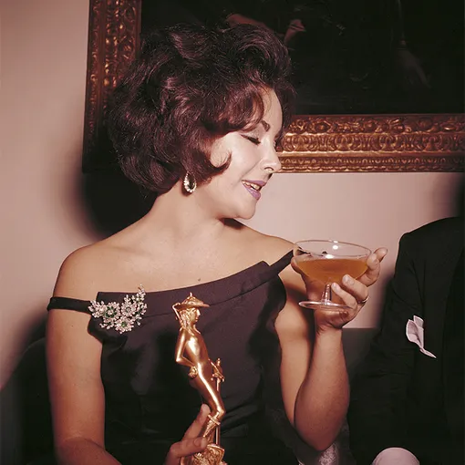 «Не быть пьяной — единственный способ остаться в живых»: истории от знаменитых женщин с алкогольной зависимостью «Не быть пьяной — единственный способ остаться в живых»: истории от знаменитых женщин с алкогольной зависимостью