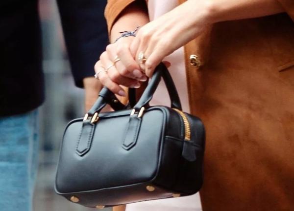 Эмма Уотсон раскрыла значение кольца на безымянном пальце
Эмма Уотсон раскрыла значение кольца на безымянном пальце