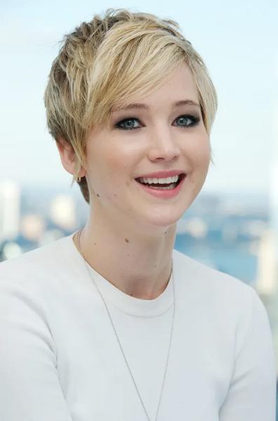 «Я разрыдалась»: знаменитости, которые горько пожалели о новой прическе «Я разрыдалась»: знаменитости, которые горько пожалели о новой прическе