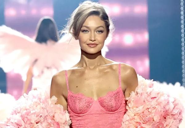 Адриана Лима, Ирина Шейк, Джиджи и Белла Хадид, Алессандра Амбросио, дебют Эмили Ратаковски и "ангелы" на шоу Victoria's Secret