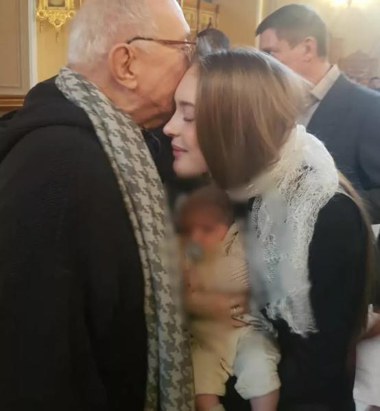 Никита и Татьяна Михалковы крестили правнука
Никита и Татьяна Михалковы крестили правнука