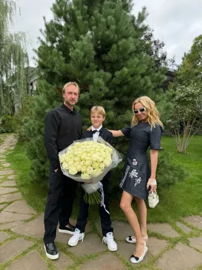 Агата Муцениеце, Полина и Дмитрий Дибровы, Сергей Лазарев, Яна Рудковская: звёзды отвели детей в школу 1 сентября