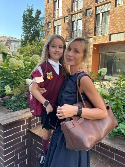 Агата Муцениеце, Полина и Дмитрий Дибровы, Сергей Лазарев, Яна Рудковская: звёзды отвели детей в школу 1 сентября