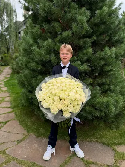 Агата Муцениеце, Полина и Дмитрий Дибровы, Сергей Лазарев, Яна Рудковская: звёзды отвели детей в школу 1 сентября