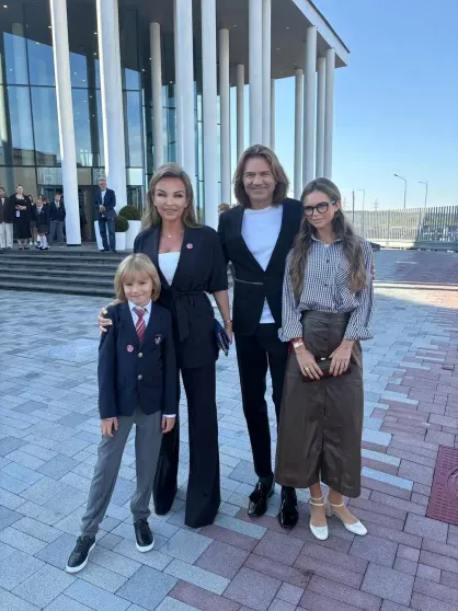 Агата Муцениеце, Полина и Дмитрий Дибровы, Сергей Лазарев, Яна Рудковская: звёзды отвели детей в школу 1 сентября