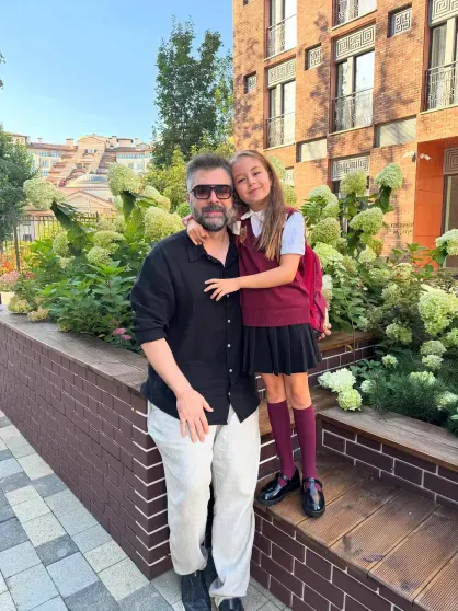 Агата Муцениеце, Полина и Дмитрий Дибровы, Сергей Лазарев, Яна Рудковская: звёзды отвели детей в школу 1 сентября