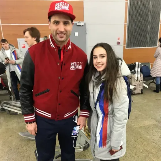 Алина Загитова опубликовала совместное фото с Романом Ротенбергом в честь его 44-летия Алина Загитова опубликовала совместное фото с Романом Ротенбергом в честь его 44-летия