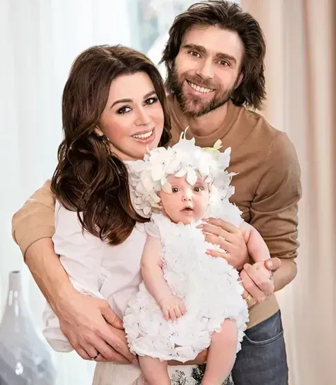 Аниматоры и торт принцессы: дочери Анастасии Заворотнюк и Петра Чернышёва исполнилось семь лет Аниматоры и торт принцессы: дочери Анастасии Заворотнюк и Петра Чернышёва исполнилось семь лет