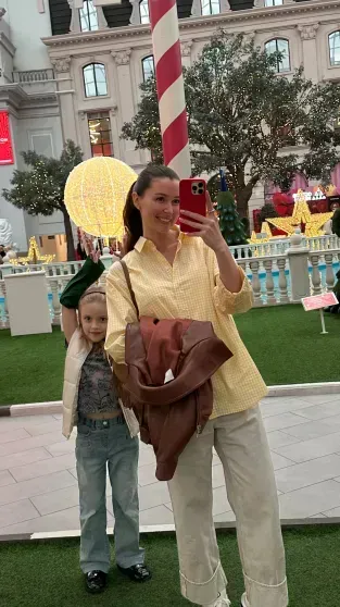 Аниматоры и торт принцессы: дочери Анастасии Заворотнюк и Петра Чернышёва исполнилось семь лет Аниматоры и торт принцессы: дочери Анастасии Заворотнюк и Петра Чернышёва исполнилось семь лет