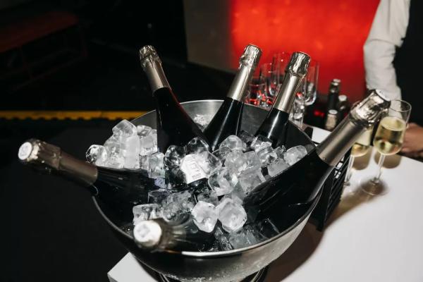 Игорь и Ольга Крутые, Филипп Киркоров, Дима Билан и другие на вечеринке журнала HELLO! на "Новой волне" в Казани
Игорь и Ольга Крутые, Филипп Киркоров, Дима Билан и другие на вечеринке журнала HELLO! на "Новой волне" в Казани